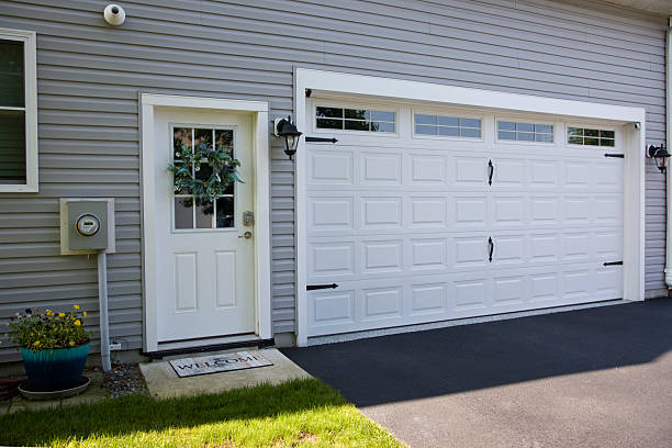 24/7 Emergency Garage Door Panel Replacement experts in Countryside, IL